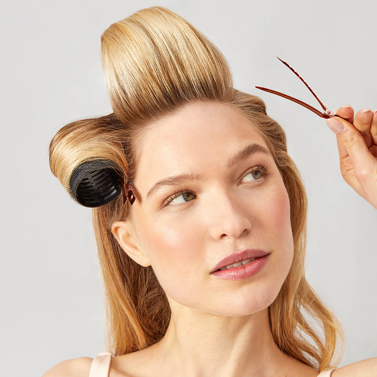 0331-KitschxHairByChrissy-CeramicThermalRollers-StylingClips-Model-1280x1280px_11e687f2-283d-477e-a293-dfd354463cb5.jpg