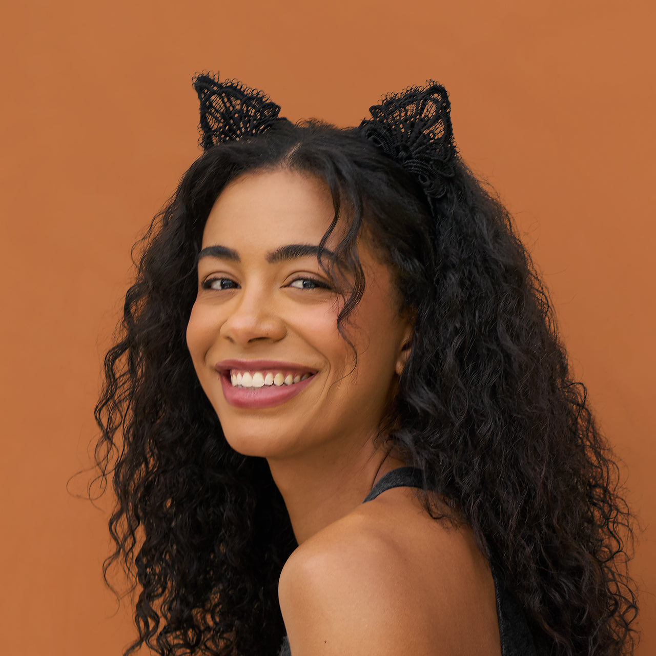 500690-Halloween-LaceHeadband_Mask-2pc-Hair-BlackCat-Model-5-1280x1280px_6d47dfb5-4556-4016-a646-68ffe143e3ef.jpg