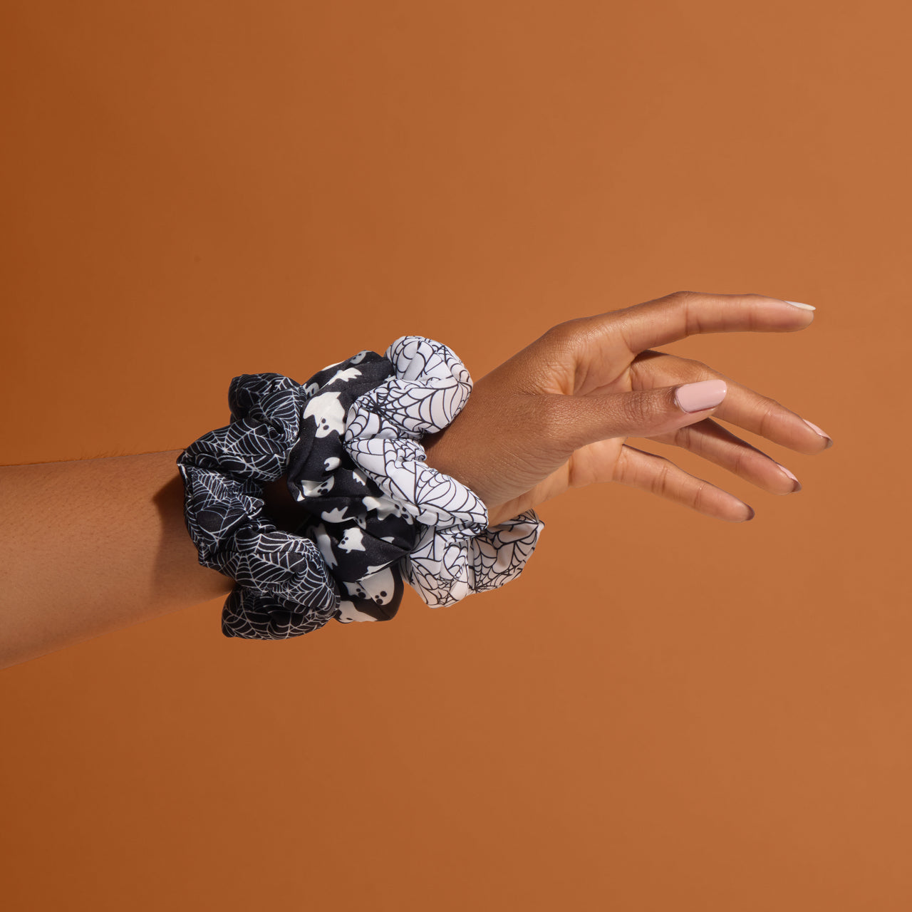 500737-Halloween-CreativeProductShoot-CloudScrunchies-Spiderweb-1280x1280px.jpg
