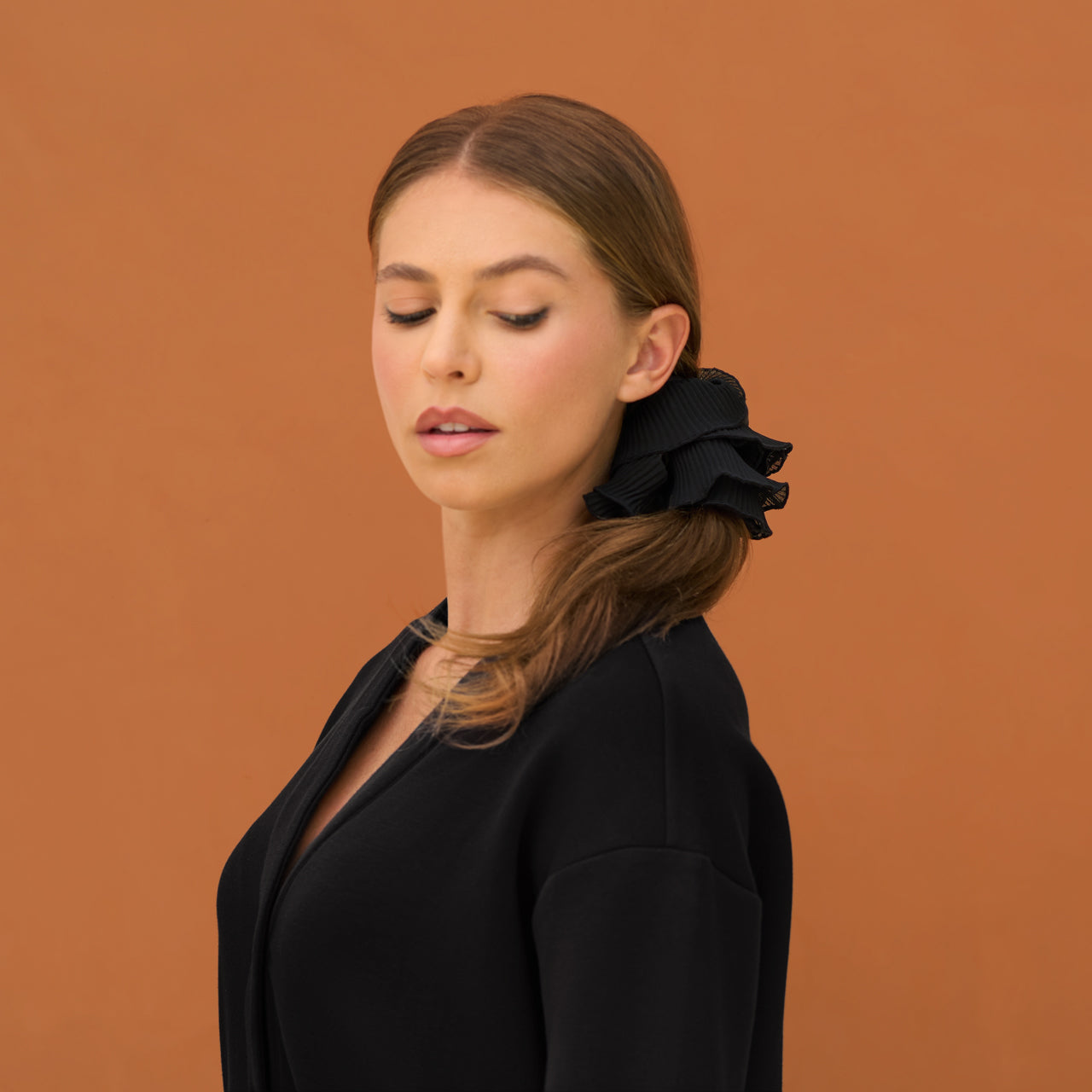 500744-Halloween-PleatedScrunchie-1pc-Hair-HalloweenBlack-Model-1280x1280px_8fdf68d0-1124-4022-a03c-0031b16c6cf3.jpg