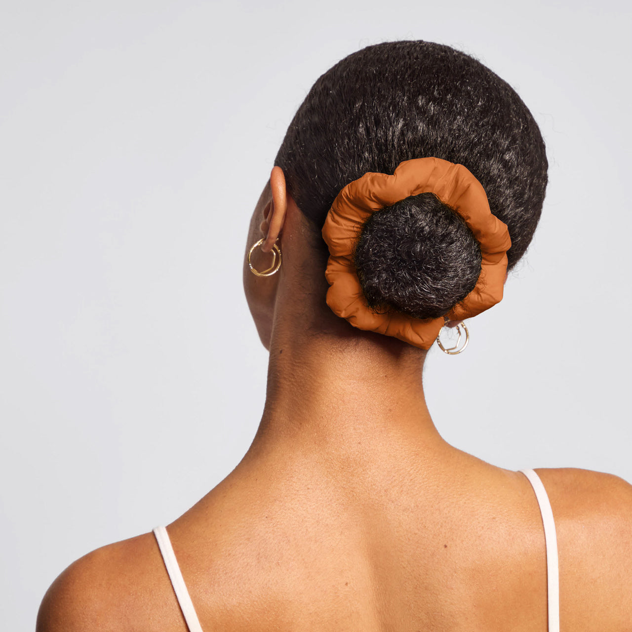 501604-RecycledFabric-CloudScrunchies-3pc-Hair-Sedona-Model-1280x1280px.jpg