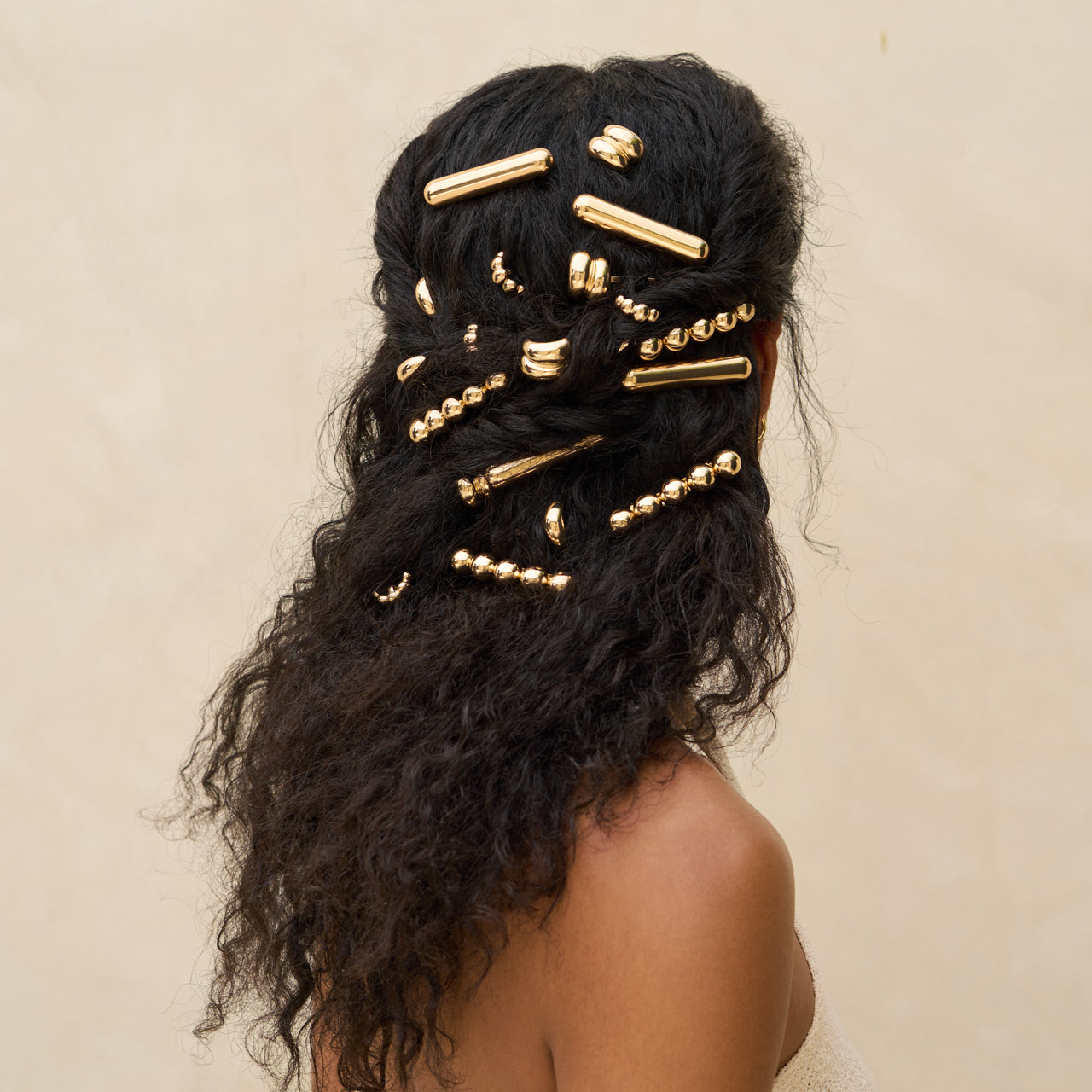 502724-502717-CreativeProductShoot-MetalPonyPins-MetalBarrettes-Hair-Model-1280x1280px.jpg