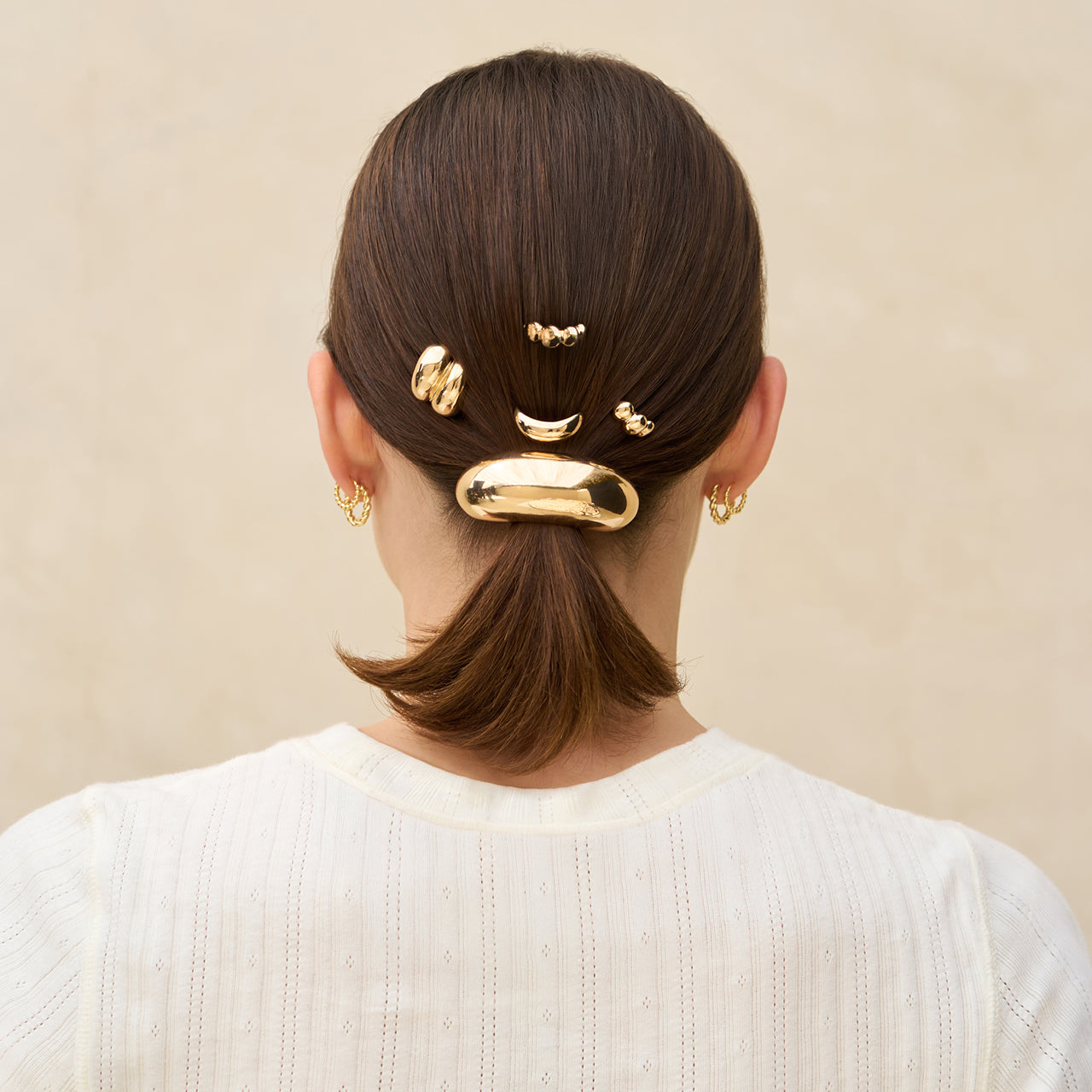 502724-69377-MetalPonyPins-MetalLargeCloudCuff-Gold-Hair-Model-1280x1280px.jpg