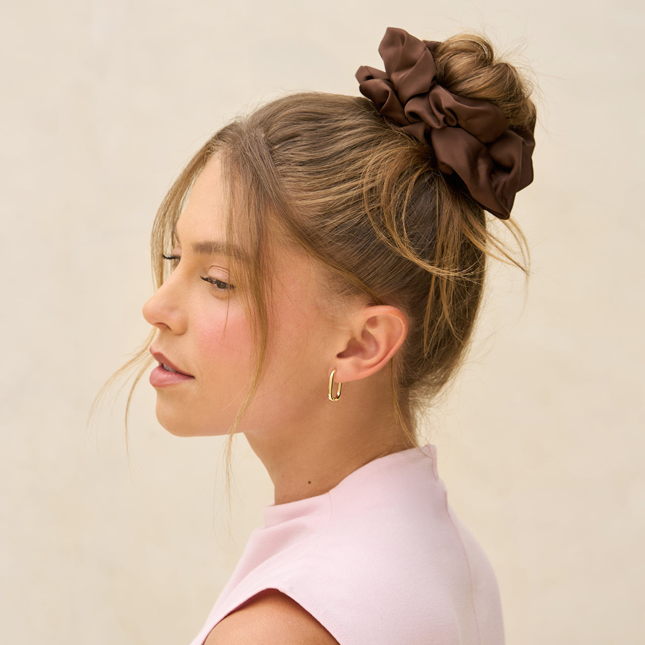 503349-RecycledFabricOversizedScrunchies-2pc-Black_Chocolate-Hair-Model-1280x1280px.jpg