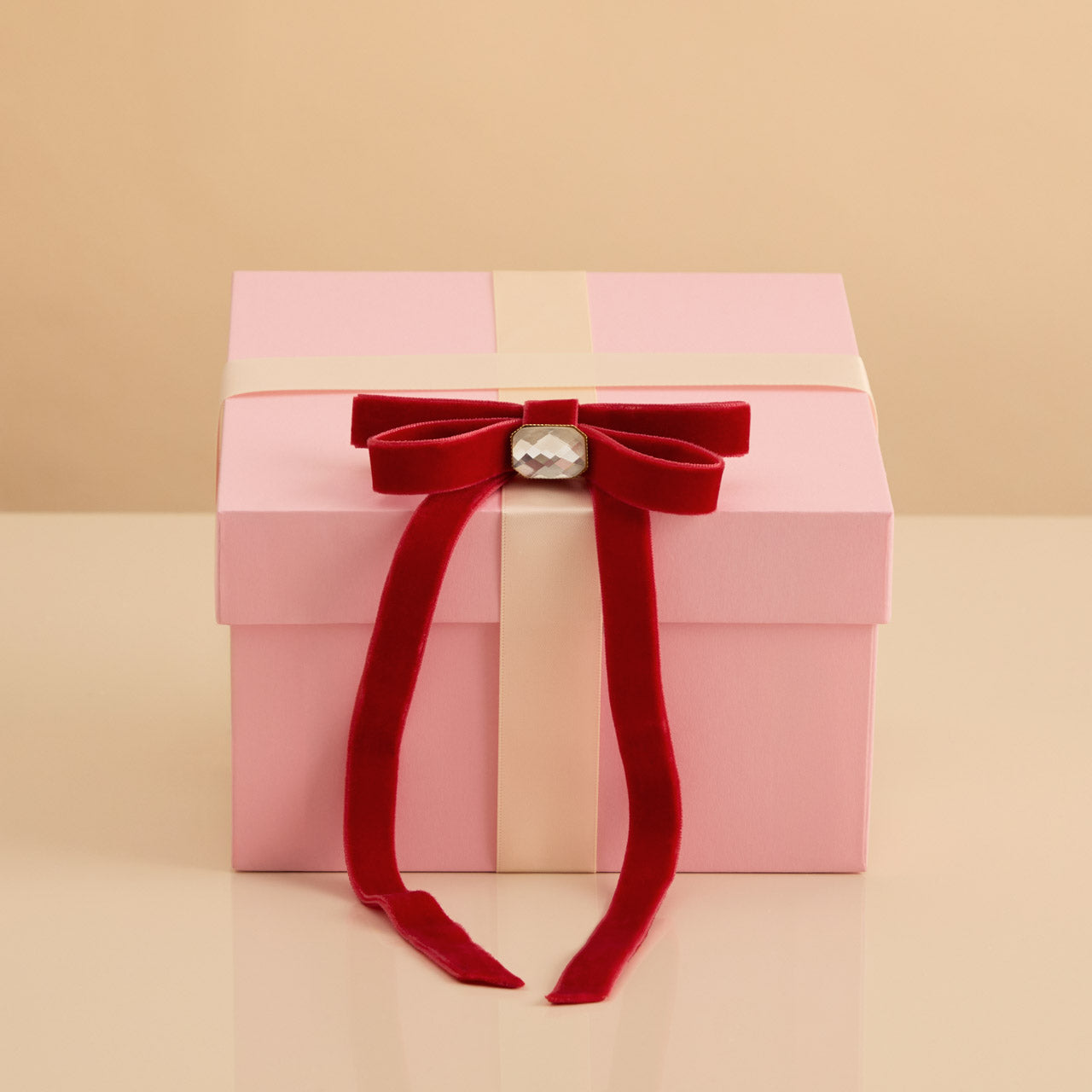 503660-CreativeProductShoot-Holiday-Velvet_GemstoneBowHairClip-Red-1280x1280px.jpg