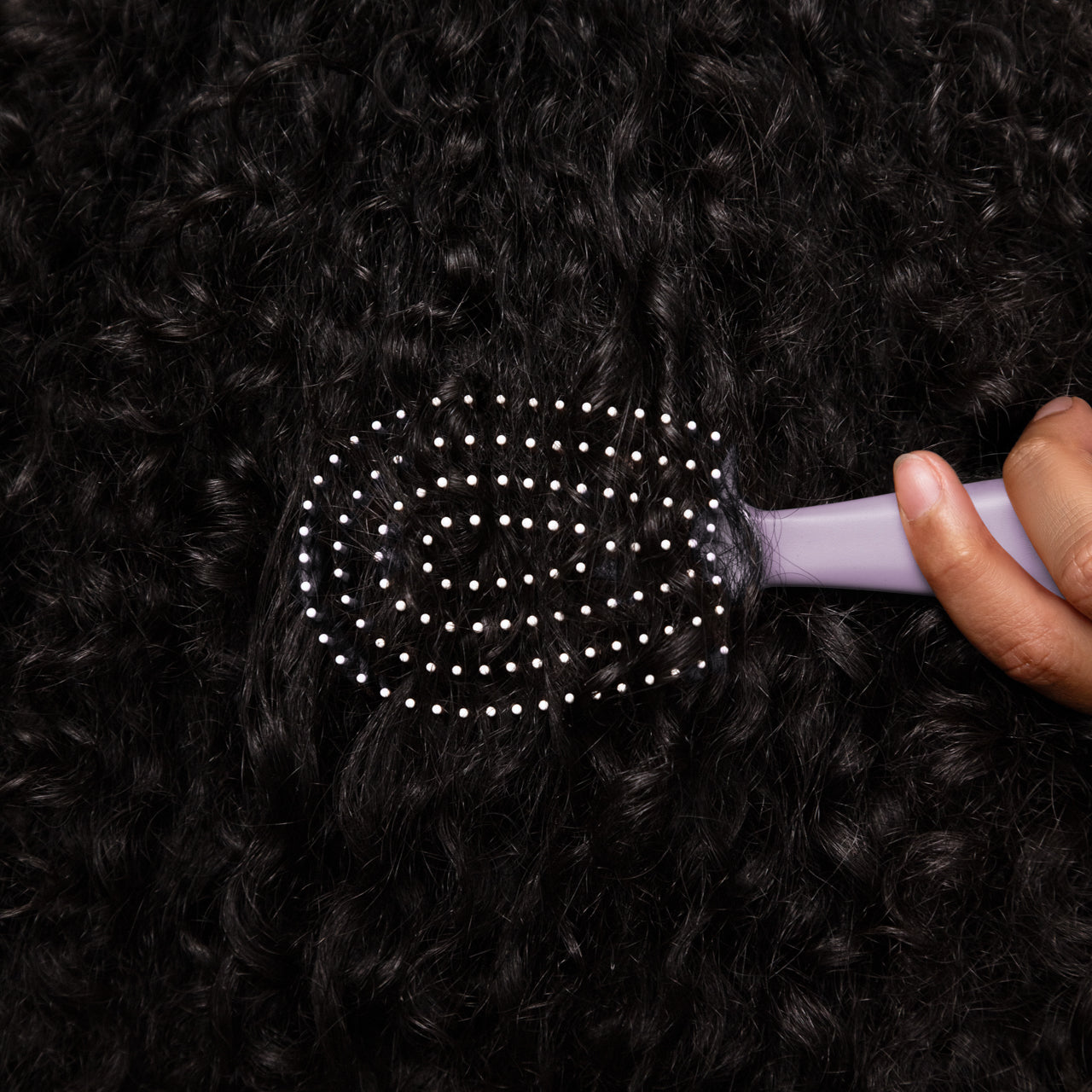 504810-MiniDetanglingFlexiBrush-Pro-SoftViolet-Model-3-1280x1280px.jpg