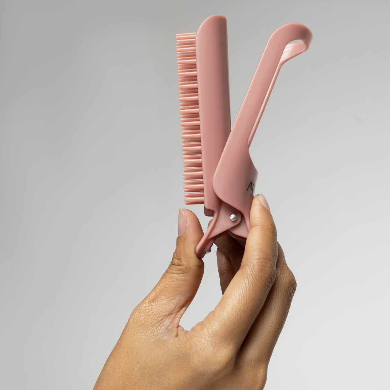 507811-KitschHairVolumizingClip-2Pc-Set-Pro-Terracotta-Model-2-1280x1280px.jpg