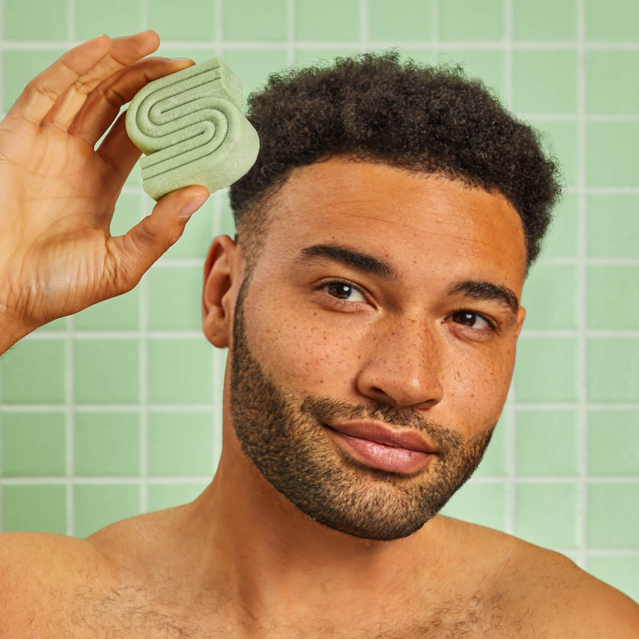 5458-TeaTree_MintSolidShampoo-Model-BottleFreeBeauty-Clarifying-3-1280x1280px.jpg