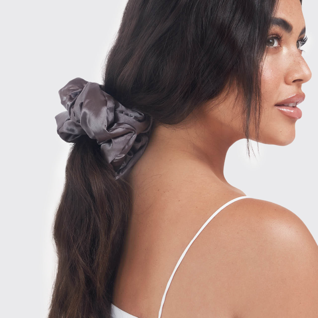 5649-beauty-satin-sleep-scrunchies-charcoal-3-1280x1280px_db51da96-92b7-4e54-8675-5e98dbfebc9a.jpg