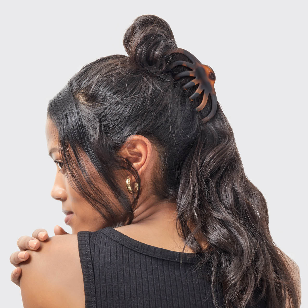 60237-RecycledPlasticOctopusClawClip-Model-Hair-Black_Tort-2-1280x1280px.jpg