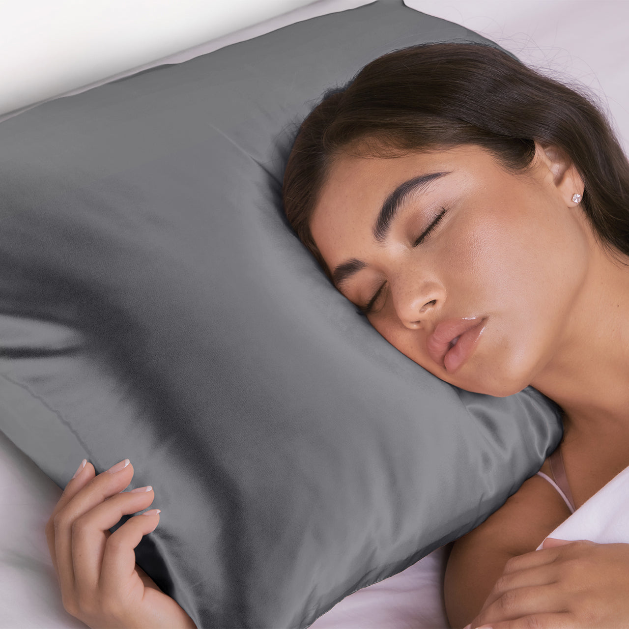 6332-beauty-satin-pillowcase-charcoal-1280x1280px_6aa13cf6-ac1a-4948-924f-71e193c957a3.jpg