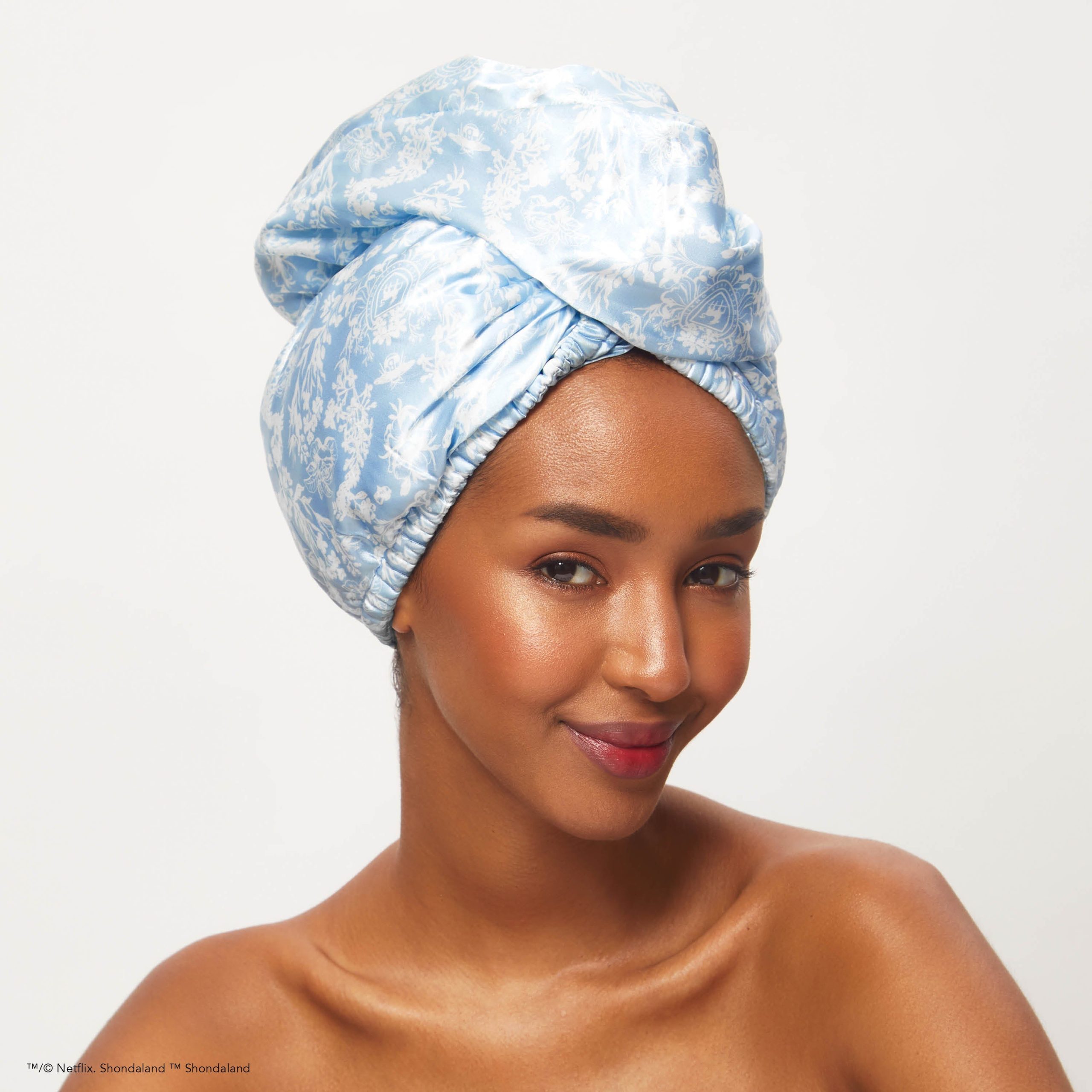 63610-BridgertonxKitsch-SatinWrappedHairTowelTurban-ToileDeBlue-Model-1280x1280px_87aa1982-3ba6-430f-9889-92a9d7c4d2bb-scaled-1.jpg