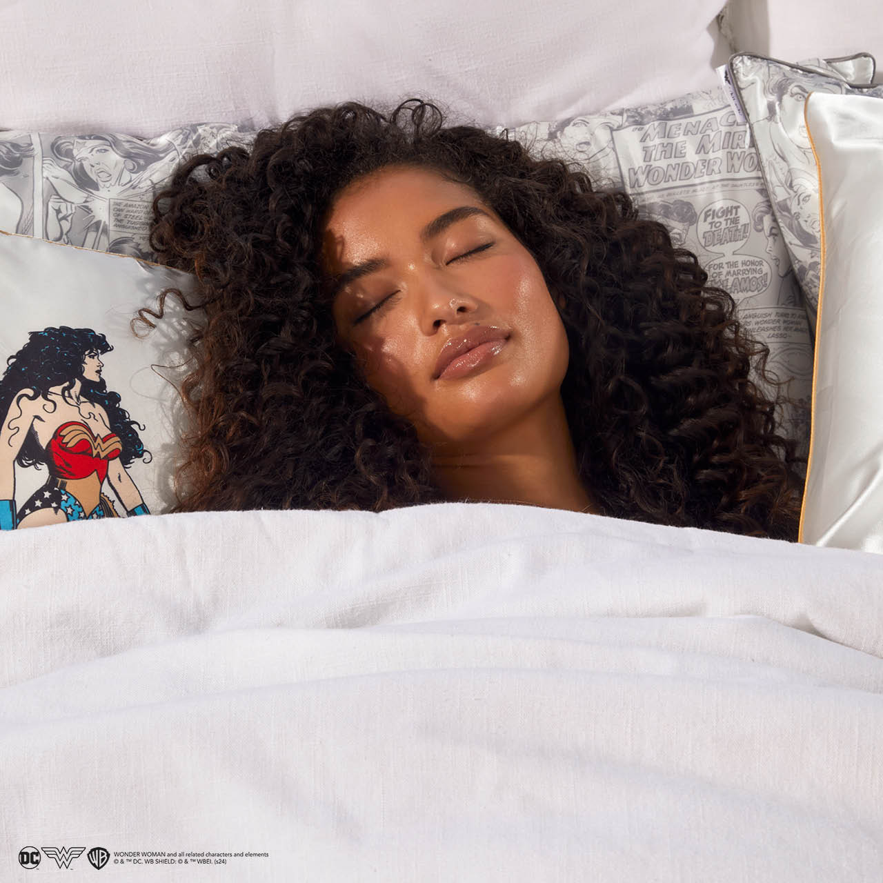 63979-63962-64174-64167-WonderWomanxKitsch-Model-Standard_KingPillowcase-ComicBook-BelieveInWonder-1280x1280px.jpg