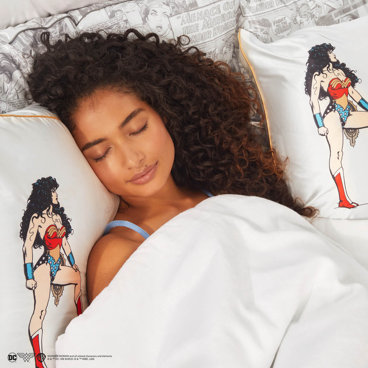 63979-63962-64174-64167-WonderWomanxKitsch-Model-Standard_KingPillowcase-ComicBook-BelieveInWonder-4-1280x1280px.jpg
