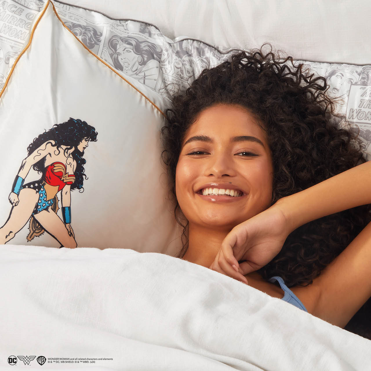 63979-63962-64174-64167-WonderWomanxKitsch-Model-Standard_KingPillowcase-ComicBook-BelieveInWonder-8-1280x1280px.jpg