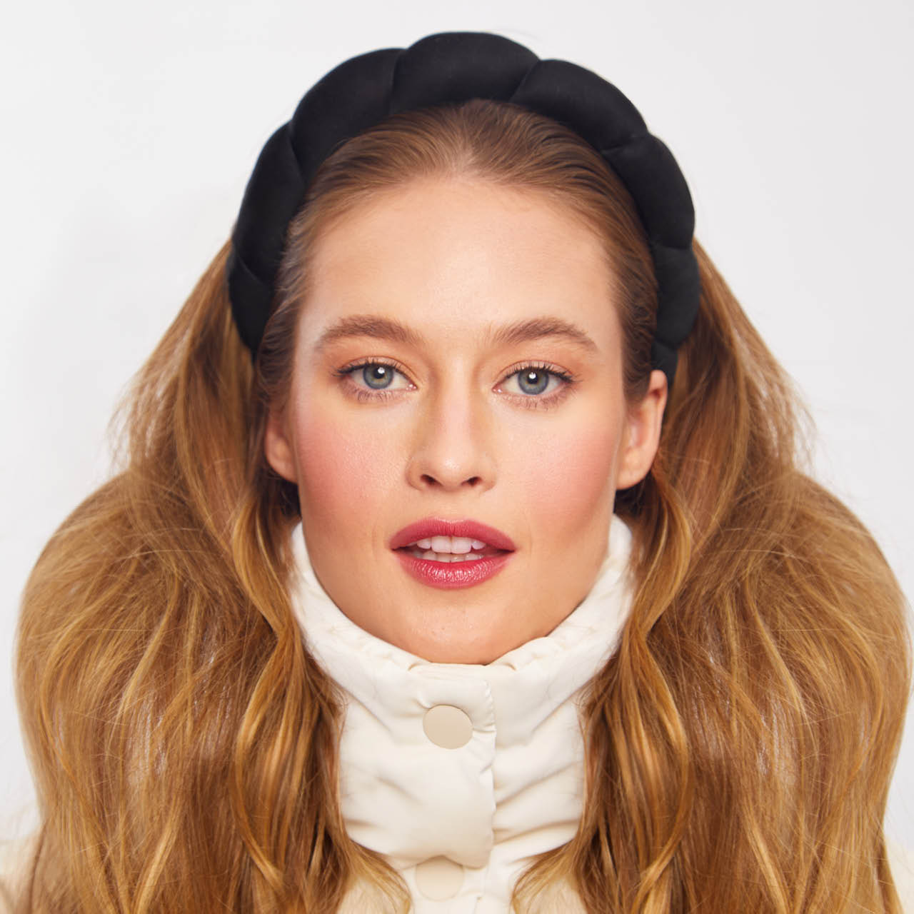 64242-RecycledFabricPuffyHeadband-1pc-Model-Hair-Black-5-1280x1280px.jpg