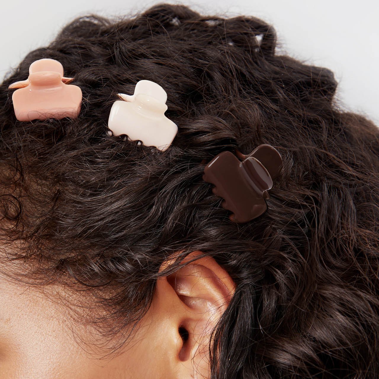 64273-RecycledPlastic-MiniPuffyClawClips-8pc-Model-Hair-Rosewood-2-1280x1280px.jpg