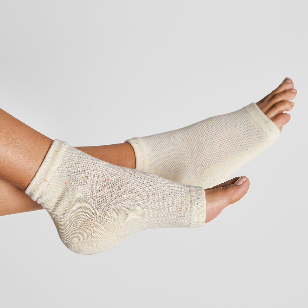 6448-MoisturizingHeelSocks-Model-Cleanse-RainbowSpeckle-3-1280x1280px.jpg