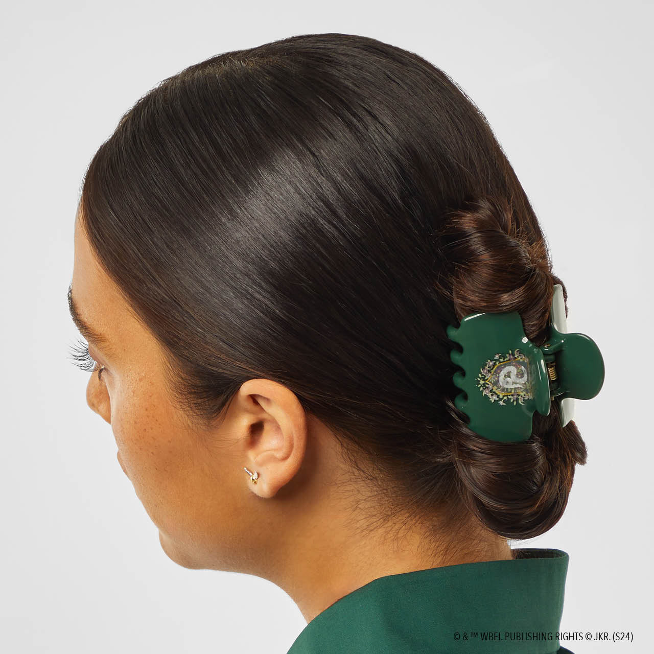 65171-HarryPotterxKitsch-RecycledPlasticClawClip-1pc-Slytherin-Model-2-1280x1280px.jpg
