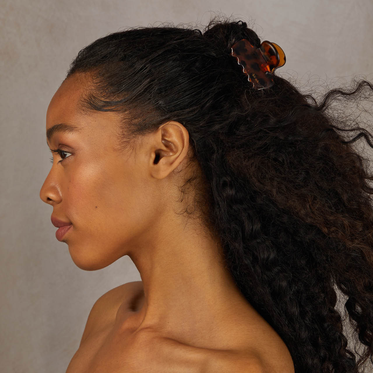 66222-RecycledPlasticMediumPuffyClawClips-2pc-Model-Hair-Black_Tort-2-1280x1280px.jpg