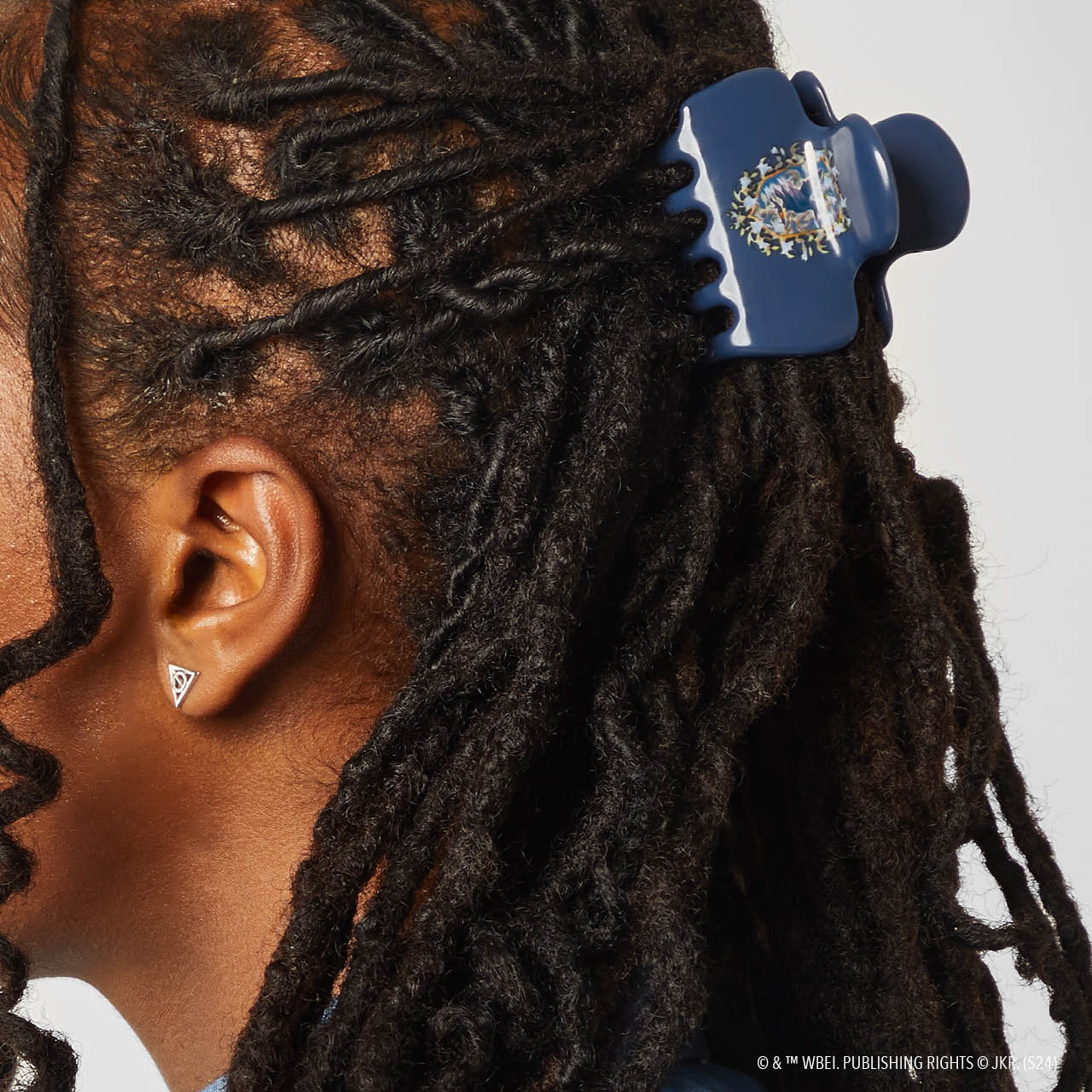 66994-HarryPotterxKitsch-RecycledPlasticClawClip-1pc-Ravenclaw-Model-1280x1280px.jpg