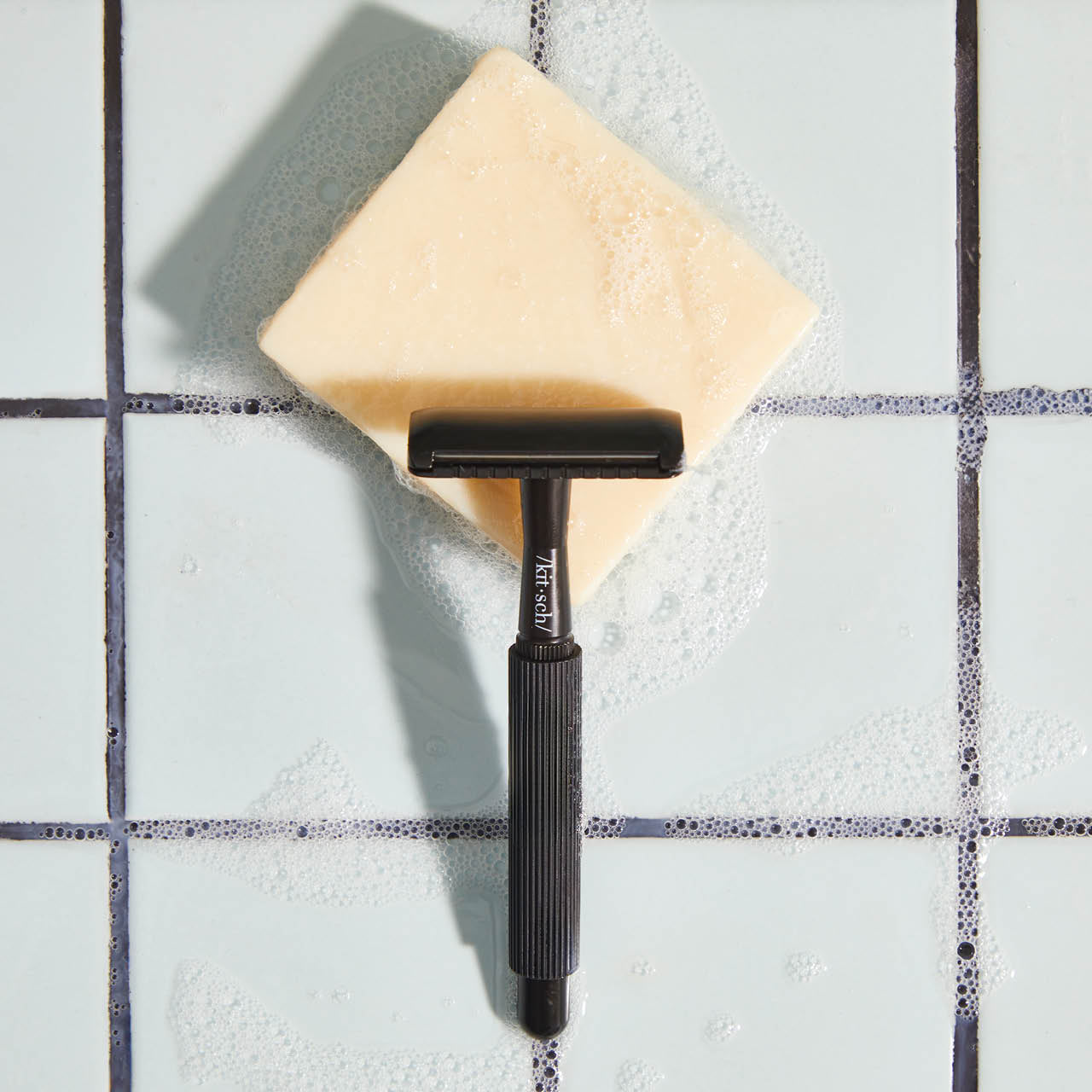 67014-67786-67809-CreativeProductShoot-PerfectGlideSafetyRazor-ShaveButter-BottleFreeBeauty-Black-GenderNeutral-1280x1280px.jpg