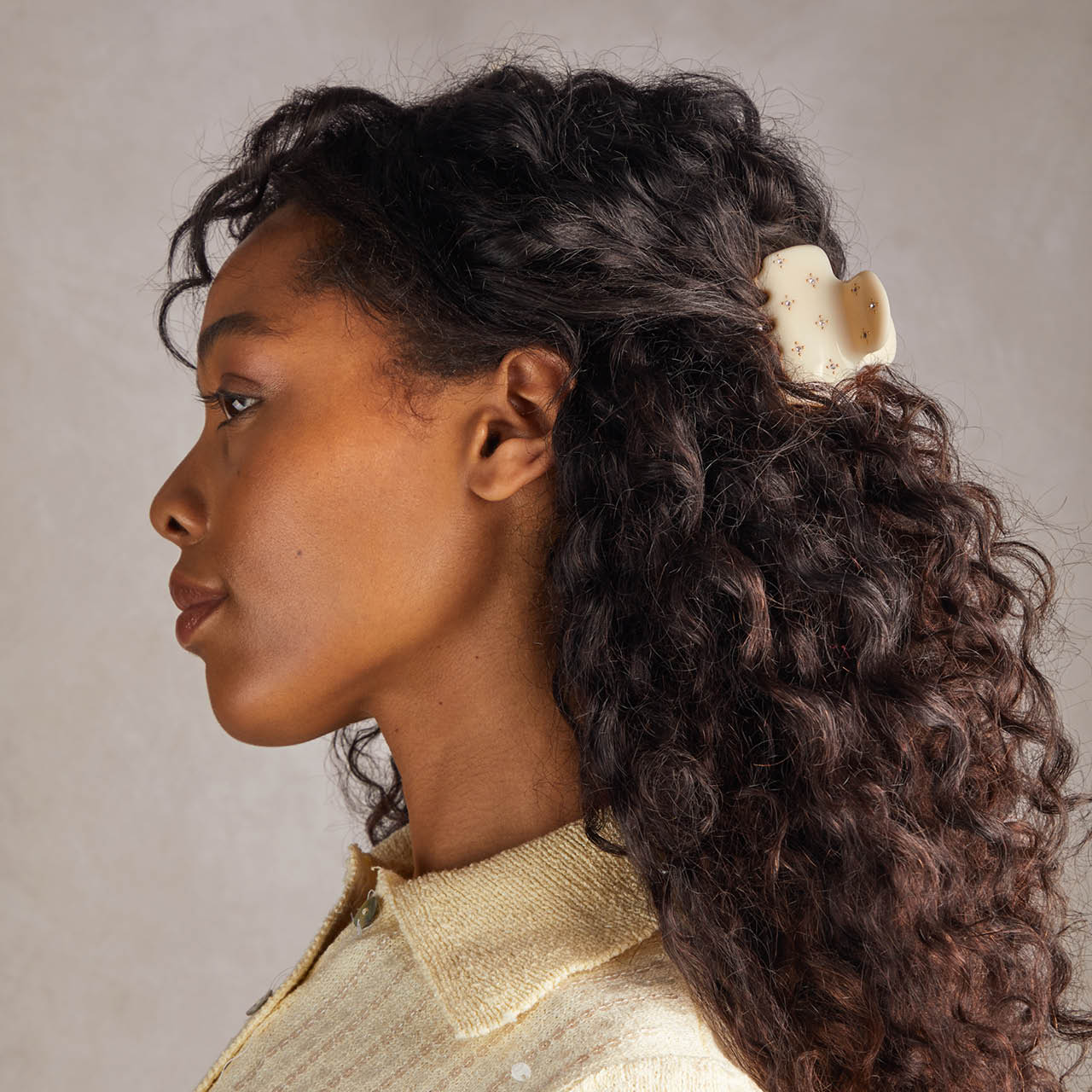 67205-RecycledPlasticRhinestoneMediumPuffyClawClip-1pc-Model-Hair-Ivory-1280x1280px.jpg