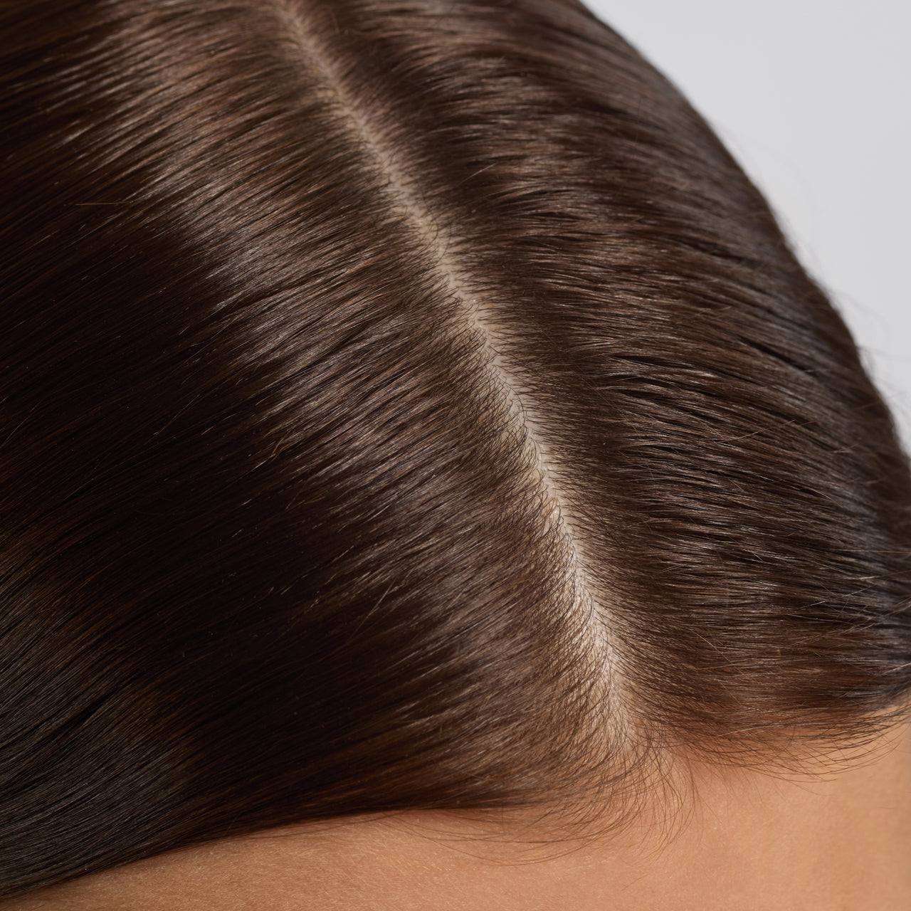67830-60633-67823-Scalp_HairOilApplicator-Terracotta-Model-Consumables-2-After-1280x1280px_83184595-0f96-47e5-9c30-60d86f540ea1.jpg