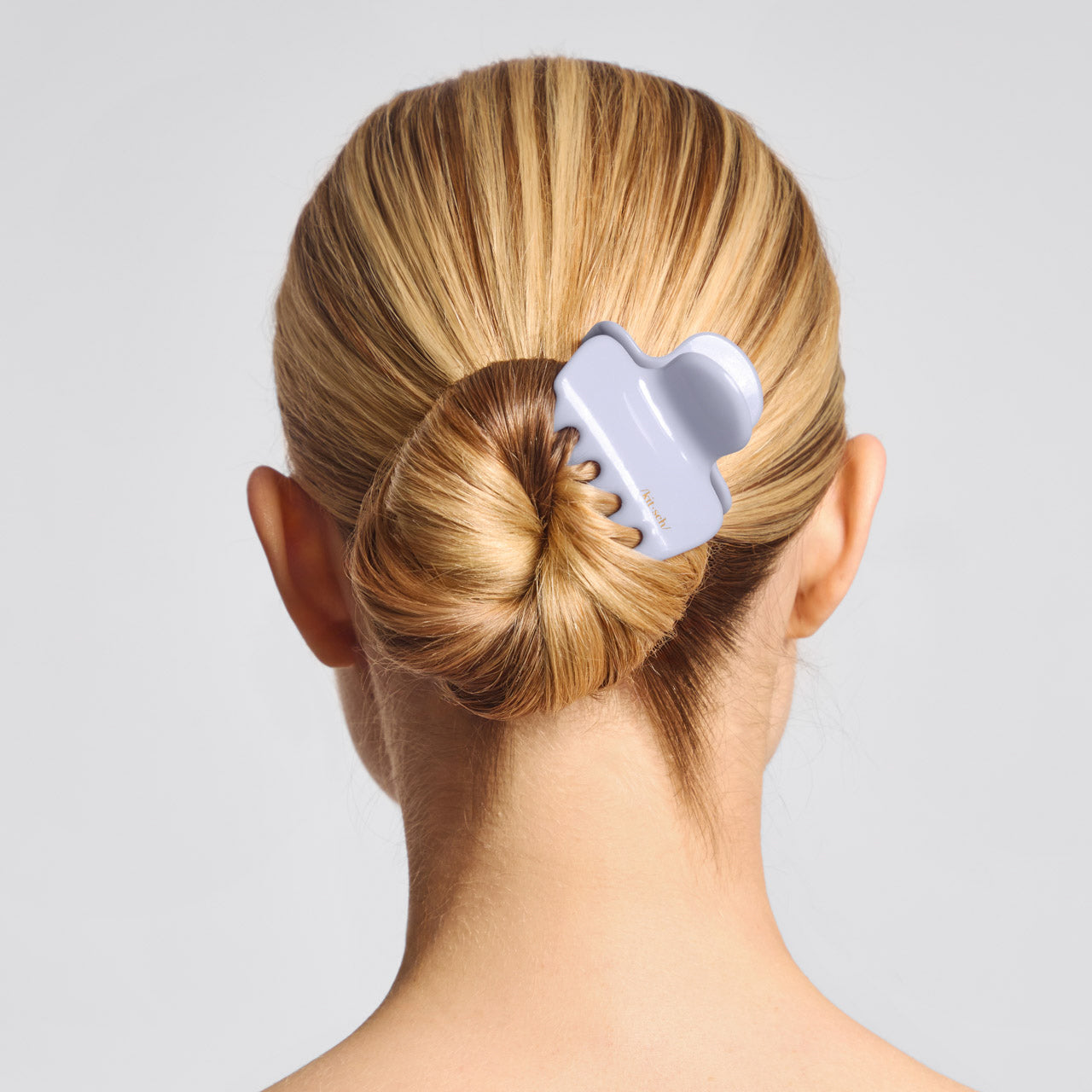 68912-MediumCloudClawClip-1pc-Hair-HydrangeaBreeze-Model-2-1280x1280px.jpg
