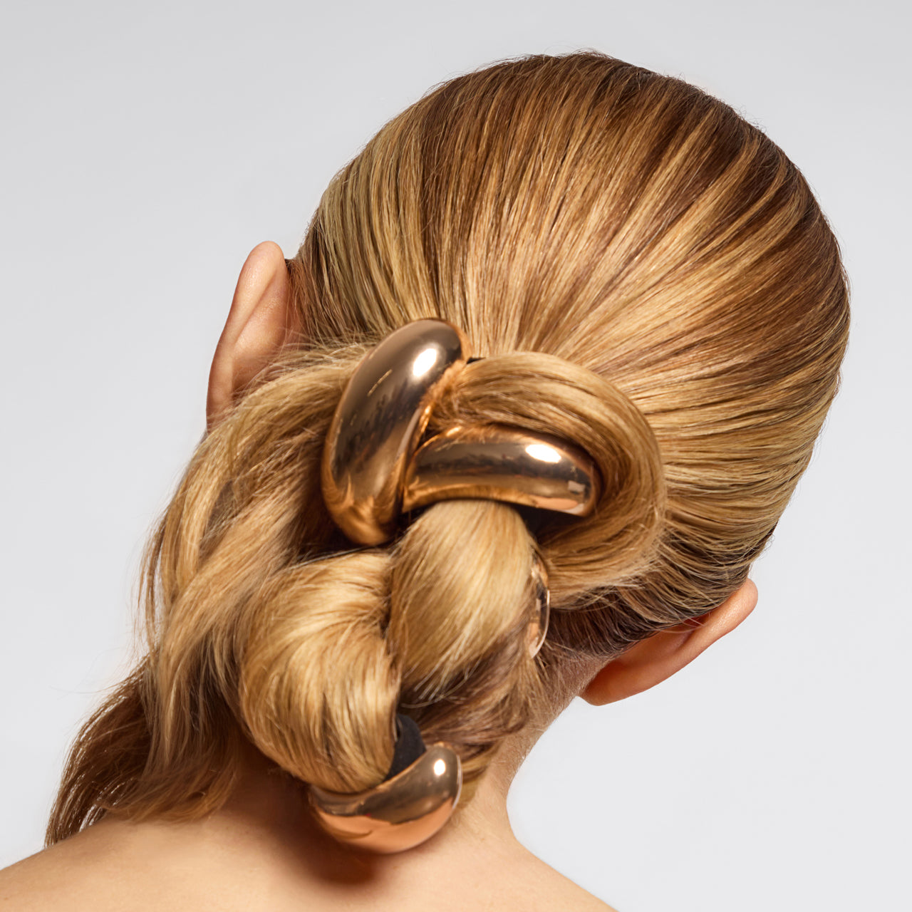 68943-69322-69377-MetalCloudCuff-Gold-Hair-Model-2-1280x1280px_97ff40ab-f62a-4b10-8097-470b7a6fd7ed.jpg