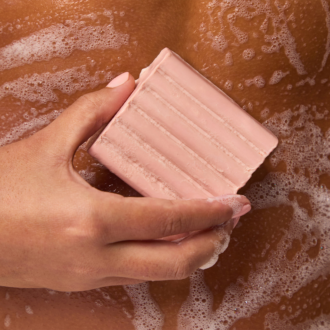 69179-MoisturizingTartCherrySolidBodyWash-SeasonalCollection-Cherry-Model-2-1280x1280px.jpg