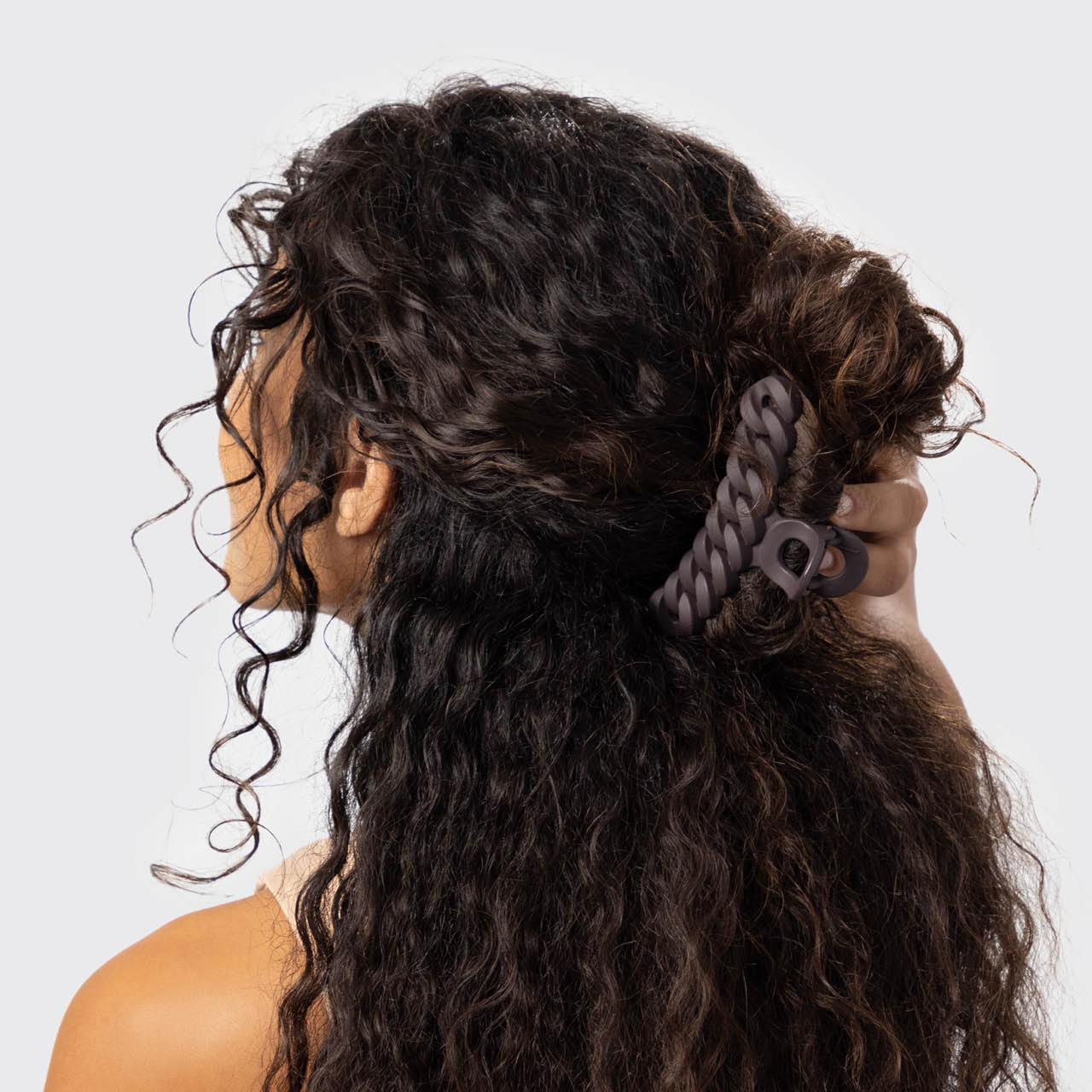 8350-EcoFriendlyChainClawClip-3pc-Model-Hair-Neutral-4-1280x1280px.jpg