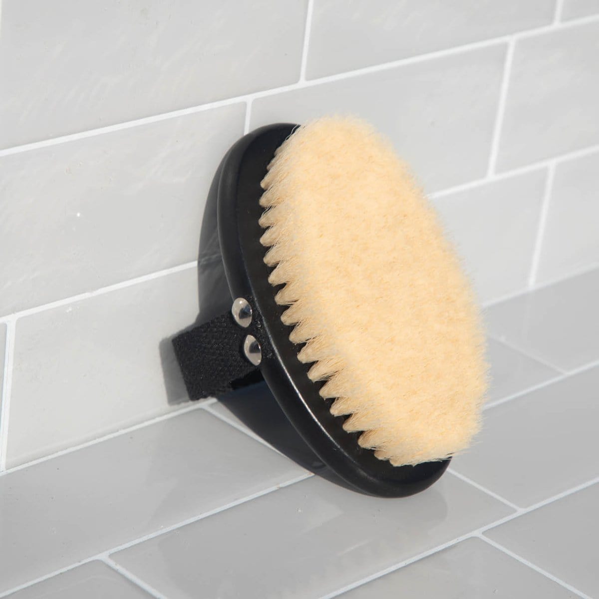 exfoliating-body-dry-brush-699013.jpg